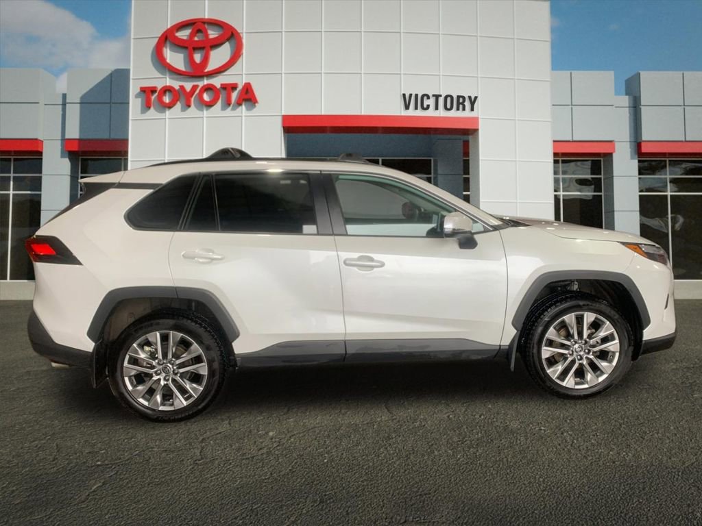 Used 2023 Toyota RAV4 XLE Premium image 2