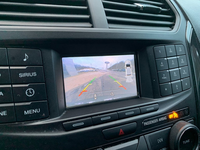 Used 2018 Ford Explorer XLT image 30