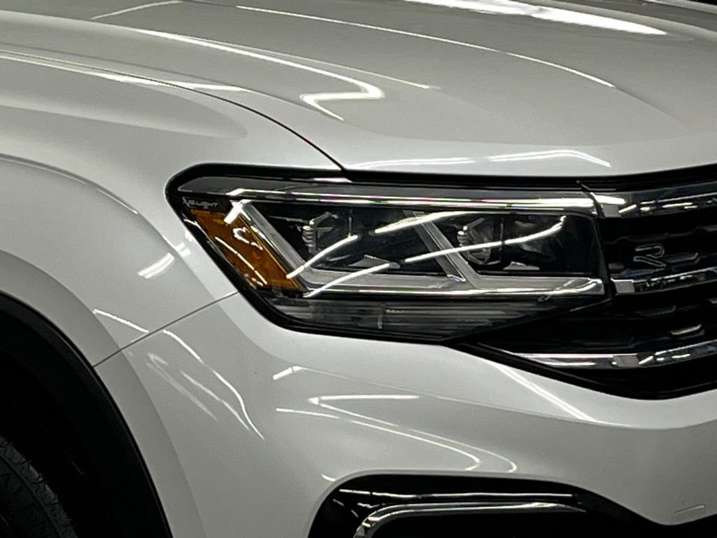 Certified 2022 Volkswagen Atlas Cross Sport SEL Premium R-Line w/ Cross Sport MDO Package AWD/4WD image 44