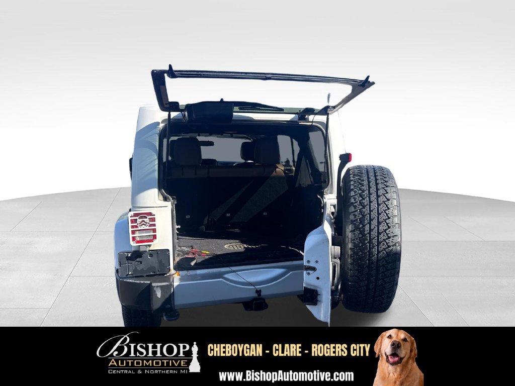 Used 2015 Jeep Wrangler Unlimited Sahara w/ Dual Top Group AWD/4WD image 18