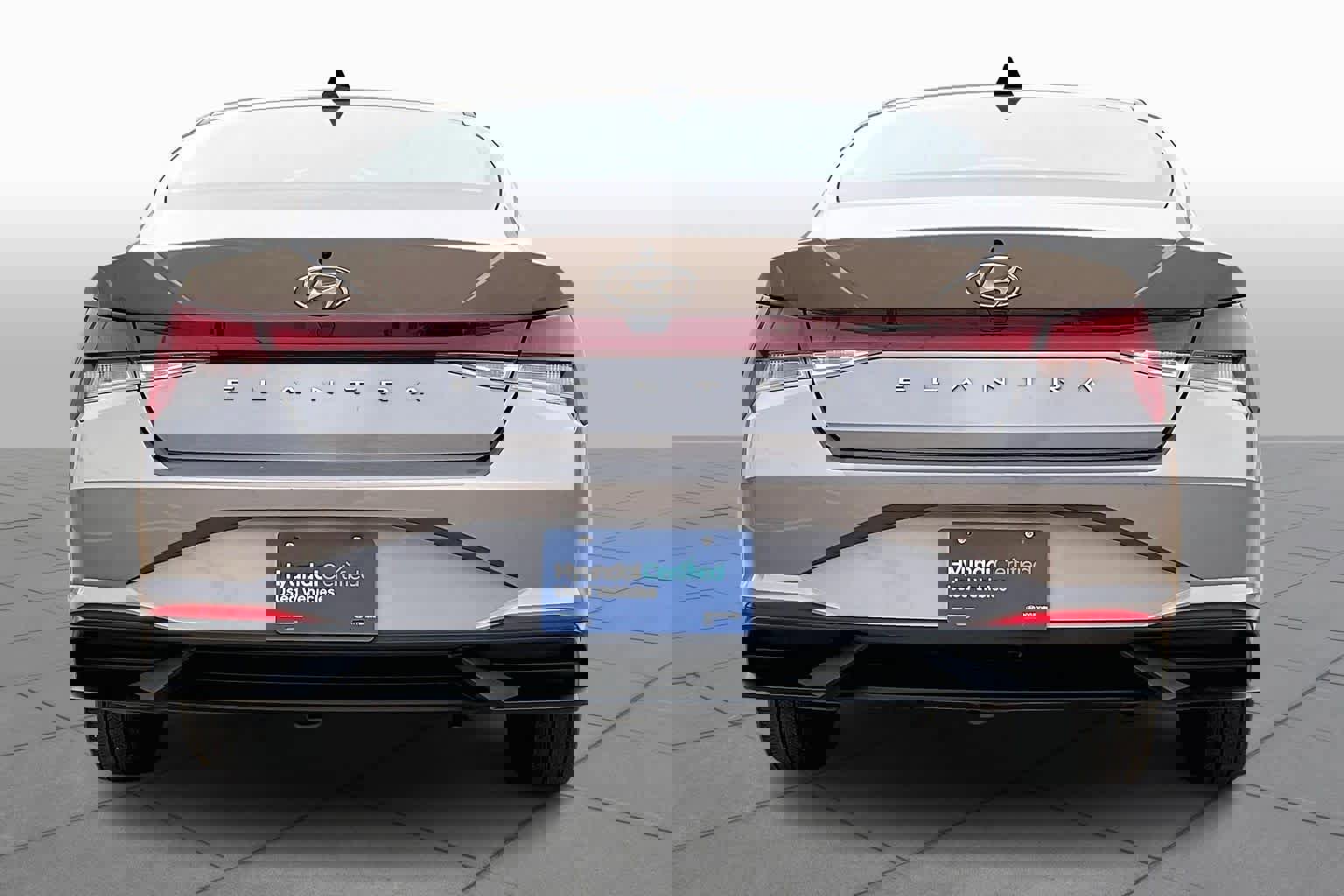 Used 2022 Hyundai Elantra SEL w/ Preferred Accessory Package image 4