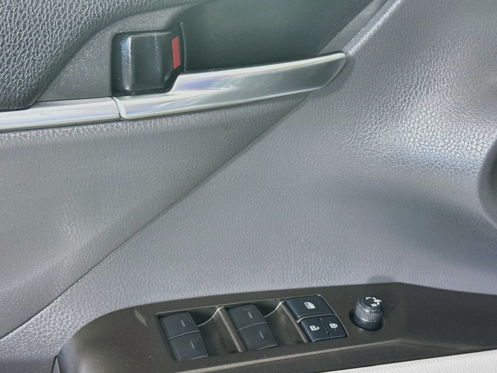 Used 2022 Toyota Camry LE AWD/4WD image 22