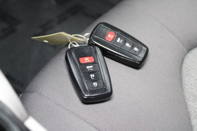 Used 2018 Toyota Camry LE FWD image 12