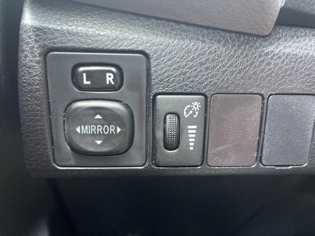 Used 2015 Toyota Corolla LE FWD image 21
