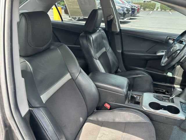 Used 2012 Toyota Camry SE w/ Leather Pkg FWD image 32