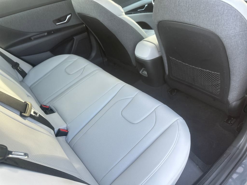 Used 2025 Hyundai Elantra Limited image 32