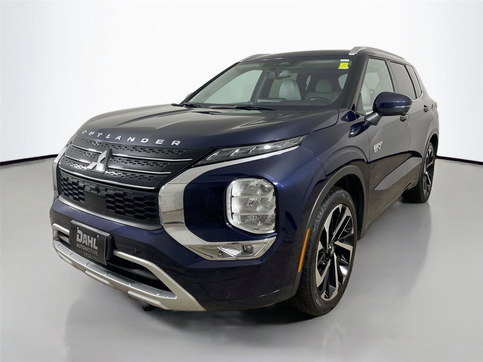 Used 2024 Mitsubishi Outlander SEL image 3