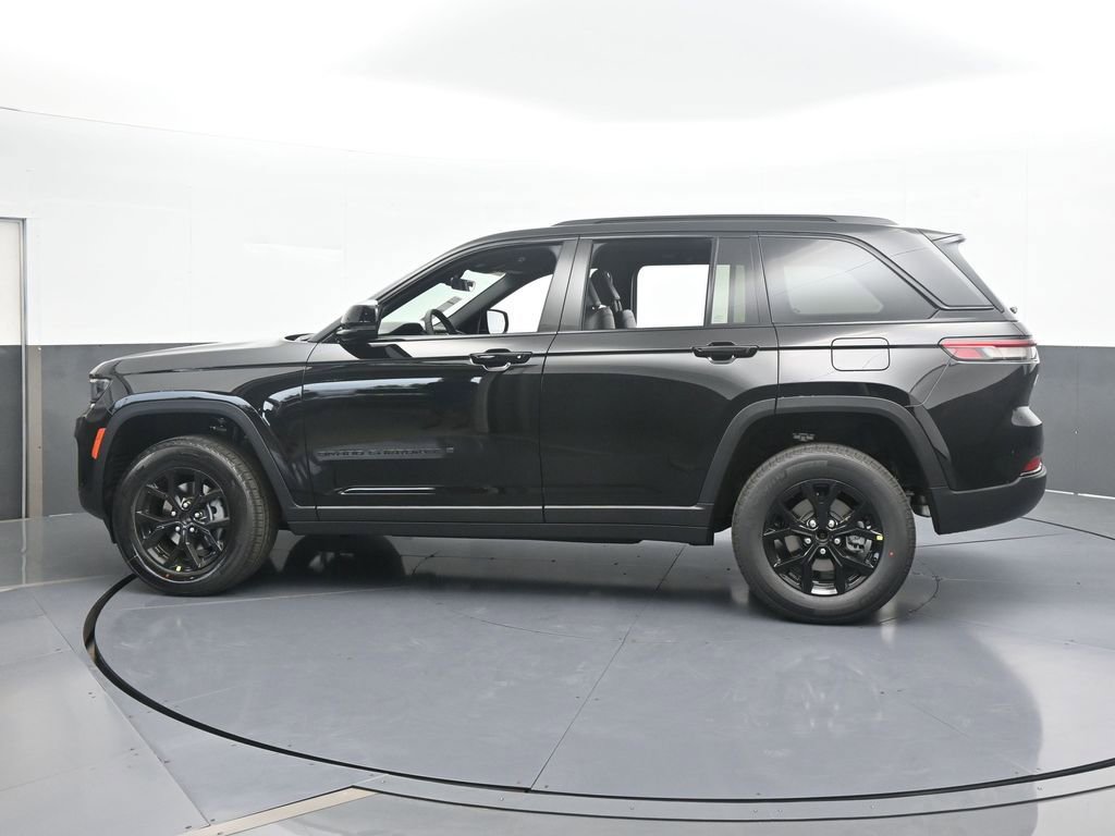 New 2025 Jeep Grand Cherokee Altitude image 3