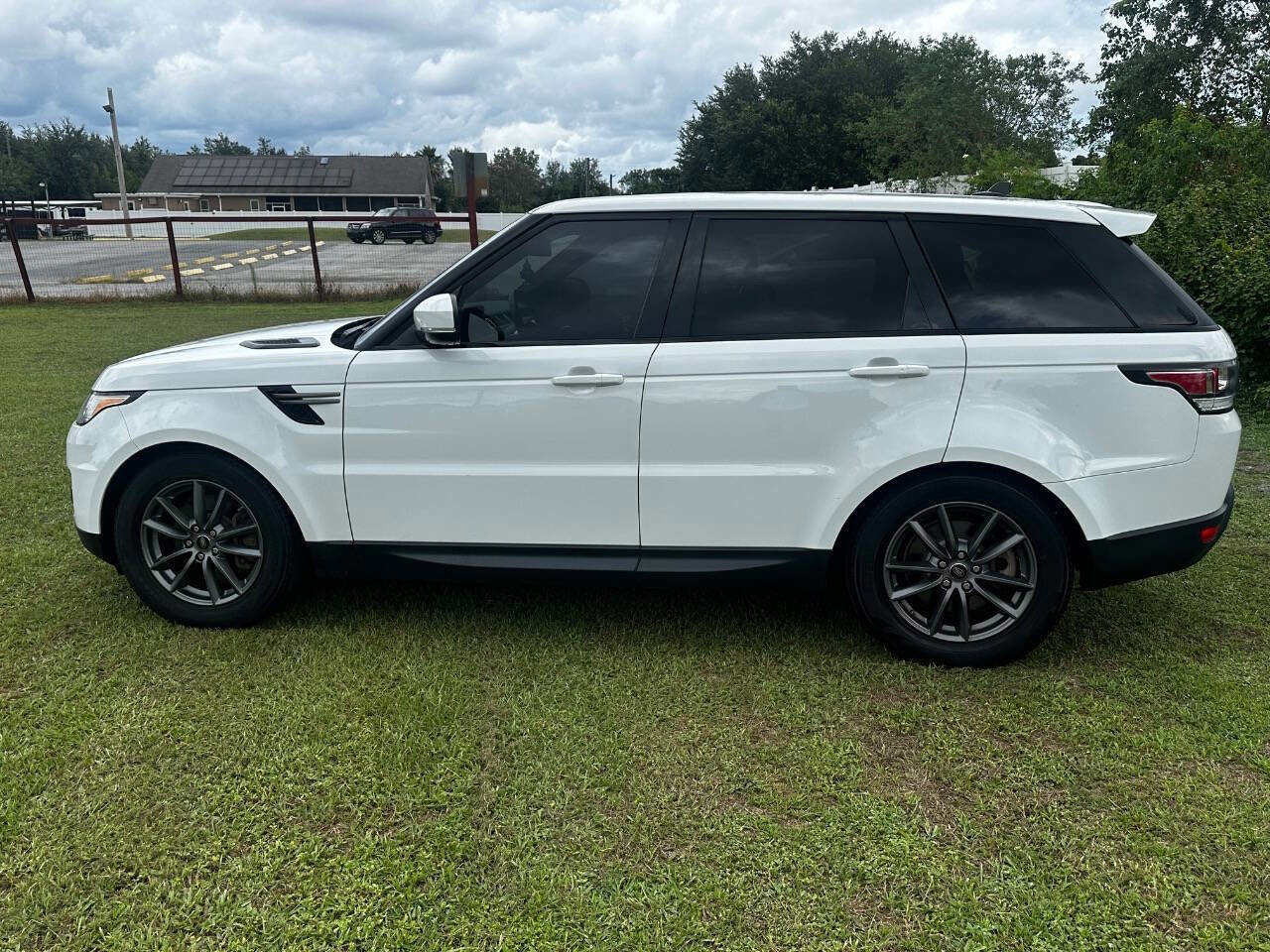 Used 2016 Land Rover Range Rover Sport SE image 8