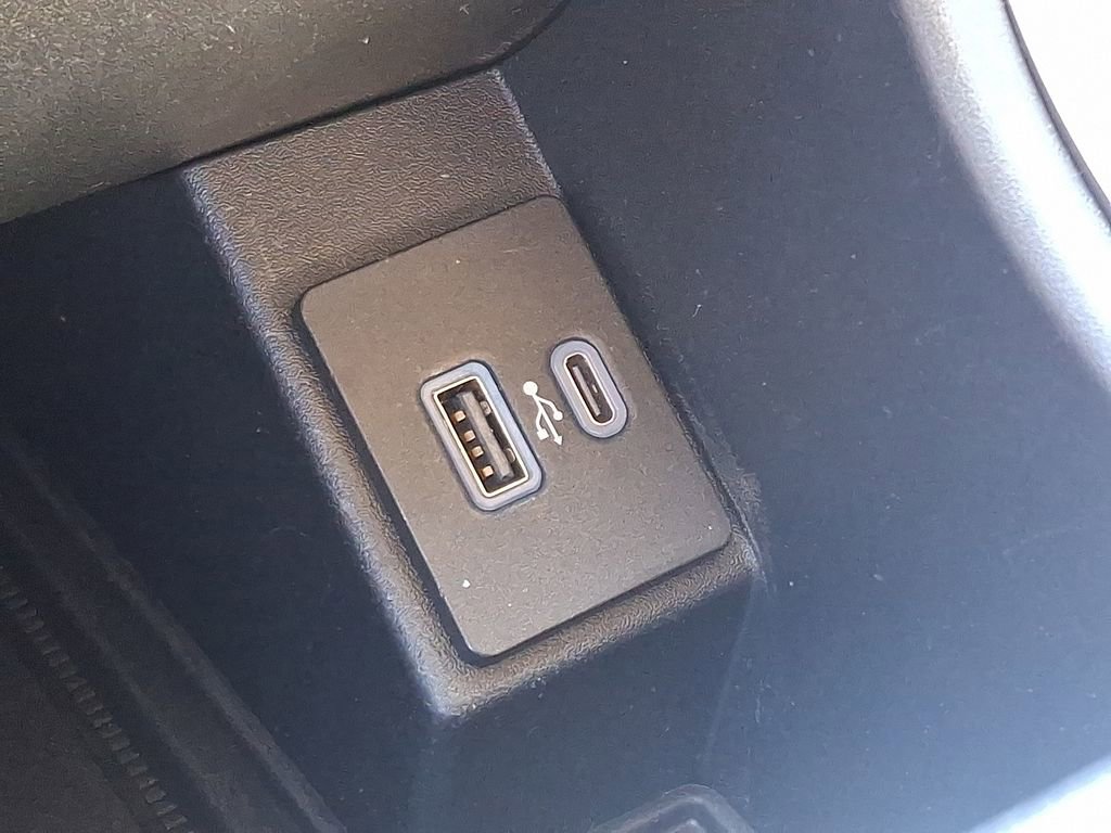 Used 2021 Ford Edge SEL w/ Convenience Package image 26