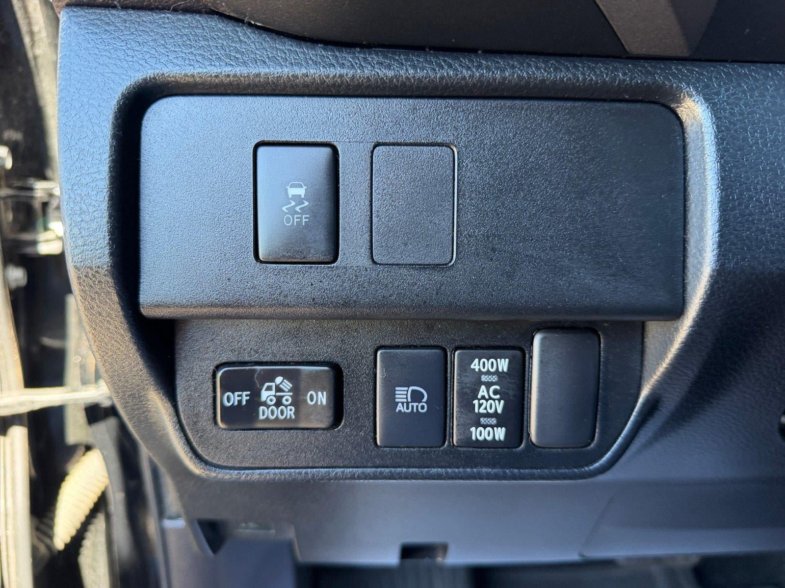 Used 2020 Toyota Tacoma TRD Off-Road AWD/4WD image 18