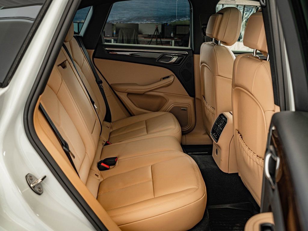 Certified 2025 Porsche Macan image 48