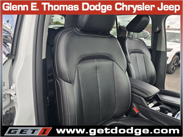 Certified 2023 Jeep Grand Cherokee Limited w/ Luxury Tech Group II RWD image 36
