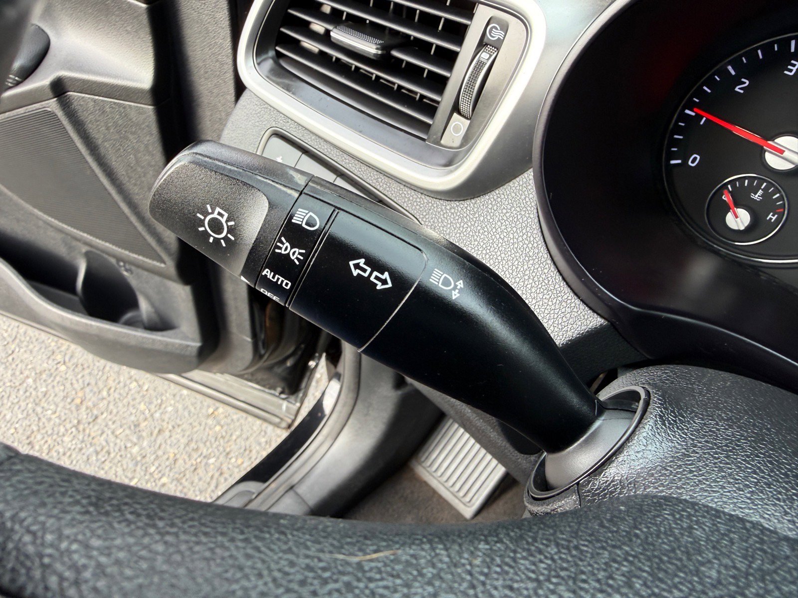 Used 2019 Kia Sorento S image 30