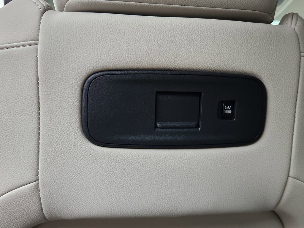 Used 2025 Land Rover Discovery Sport S image 16