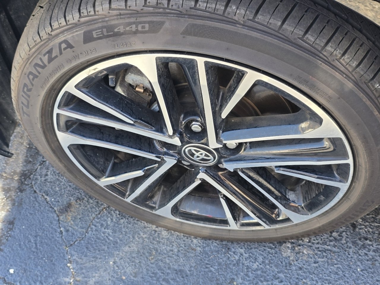 Used 2025 Toyota Camry XLE AWD/4WD image 25