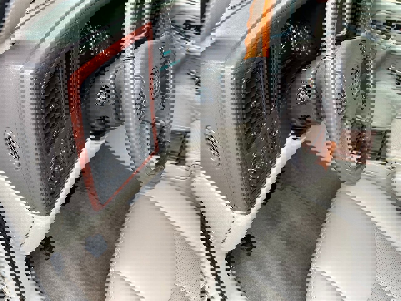 Used 2005 Cadillac Escalade AWD image 16