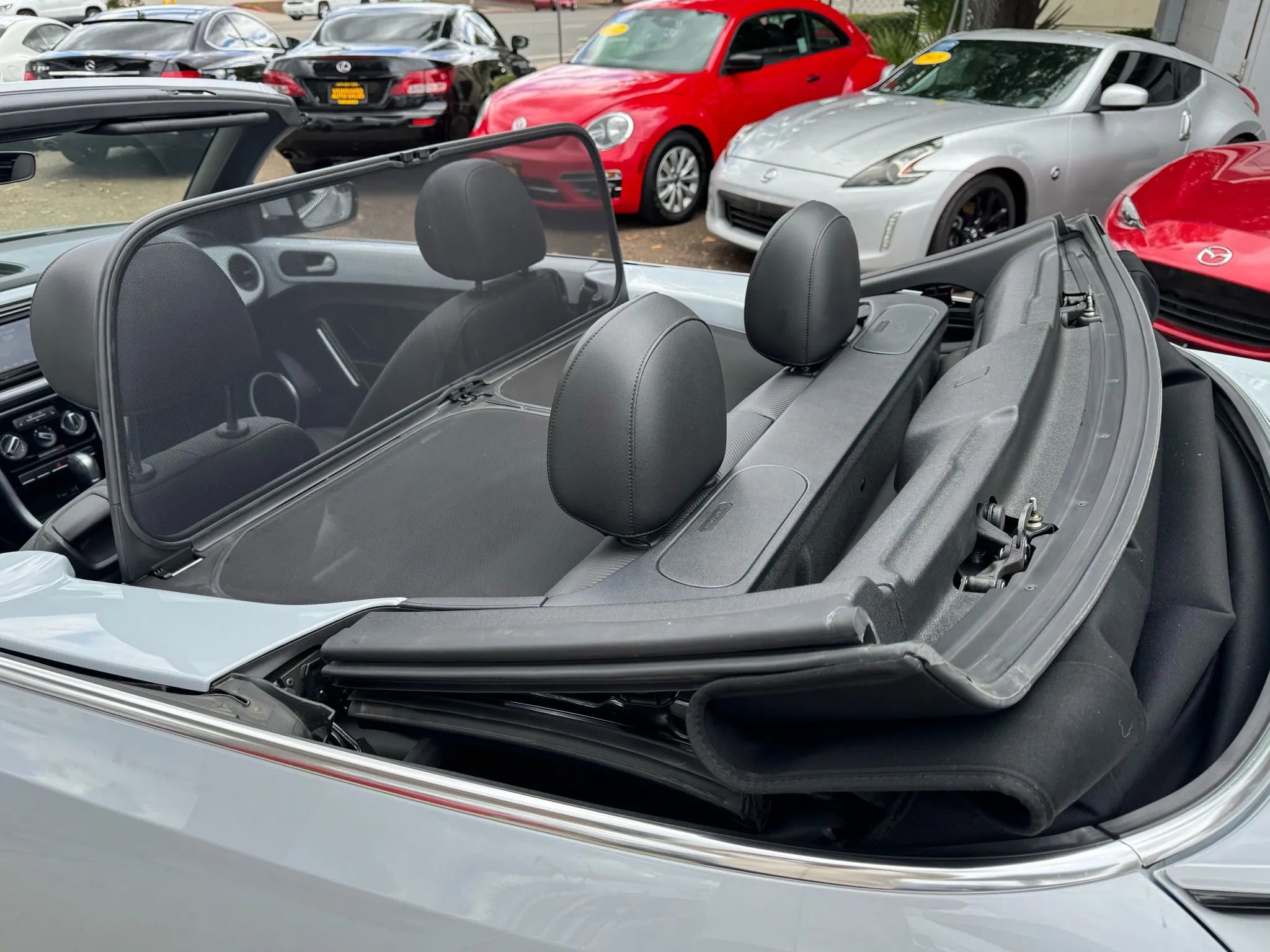 Used 2018 Volkswagen Beetle 2.0T S w/ Style & Comfort Package image 13