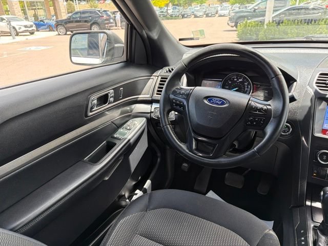 Used 2019 Ford Explorer XLT w/ Equipment Group 201A AWD/4WD image 16