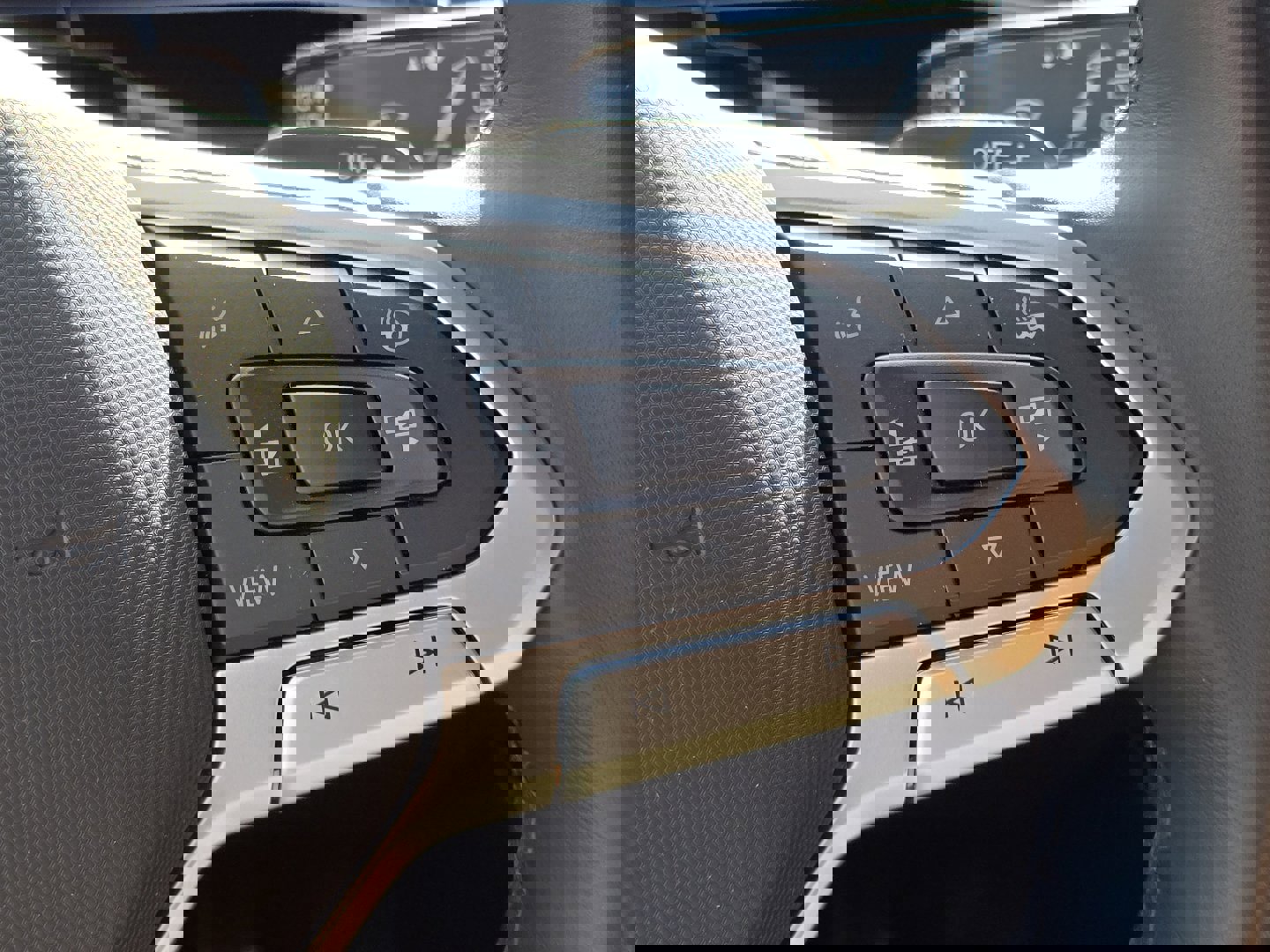 Certified 2025 Volkswagen Atlas Cross Sport SEL R-Line AWD/4WD image 13