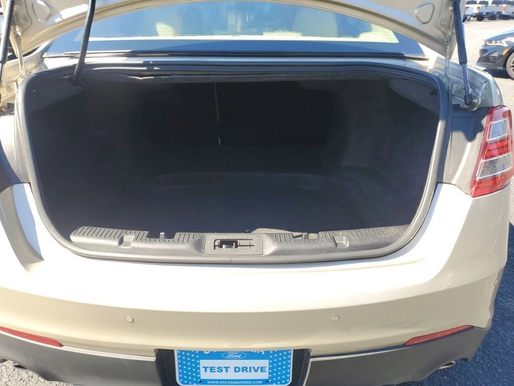Used 2018 Ford Taurus Limited FWD image 10