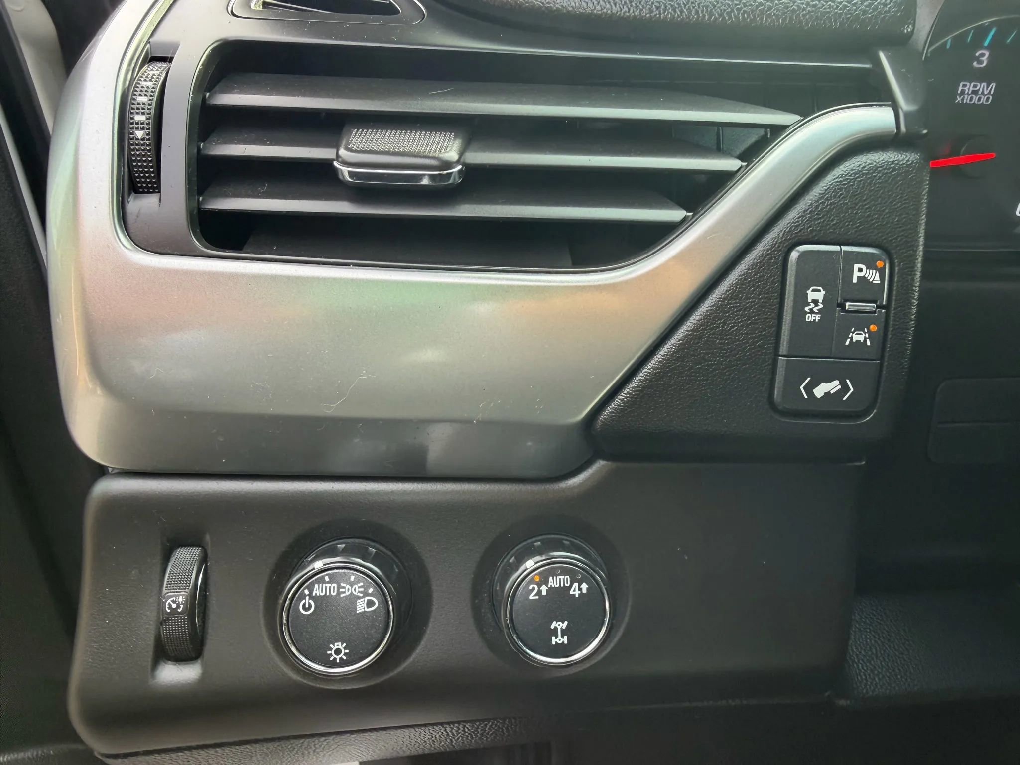 Used 2019 Chevrolet Suburban LT AWD/4WD image 23