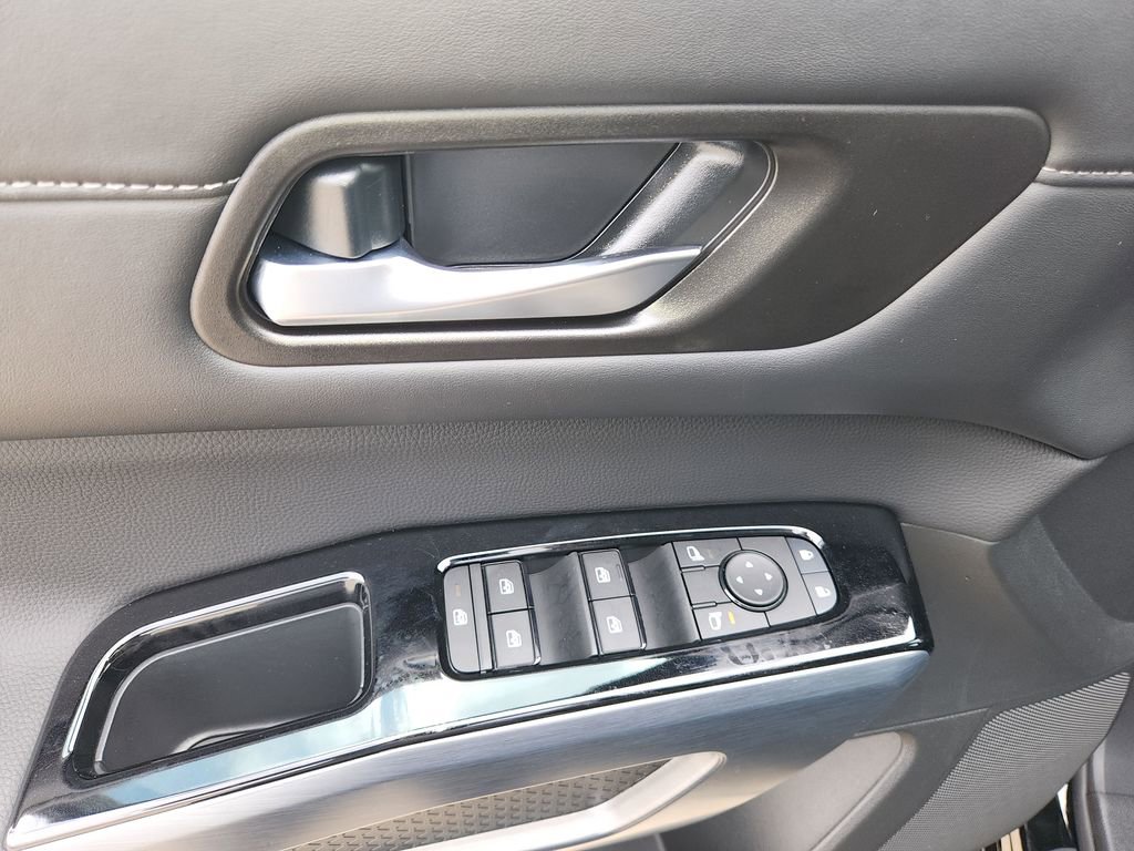 Certified 2025 Nissan Pathfinder SL image 31