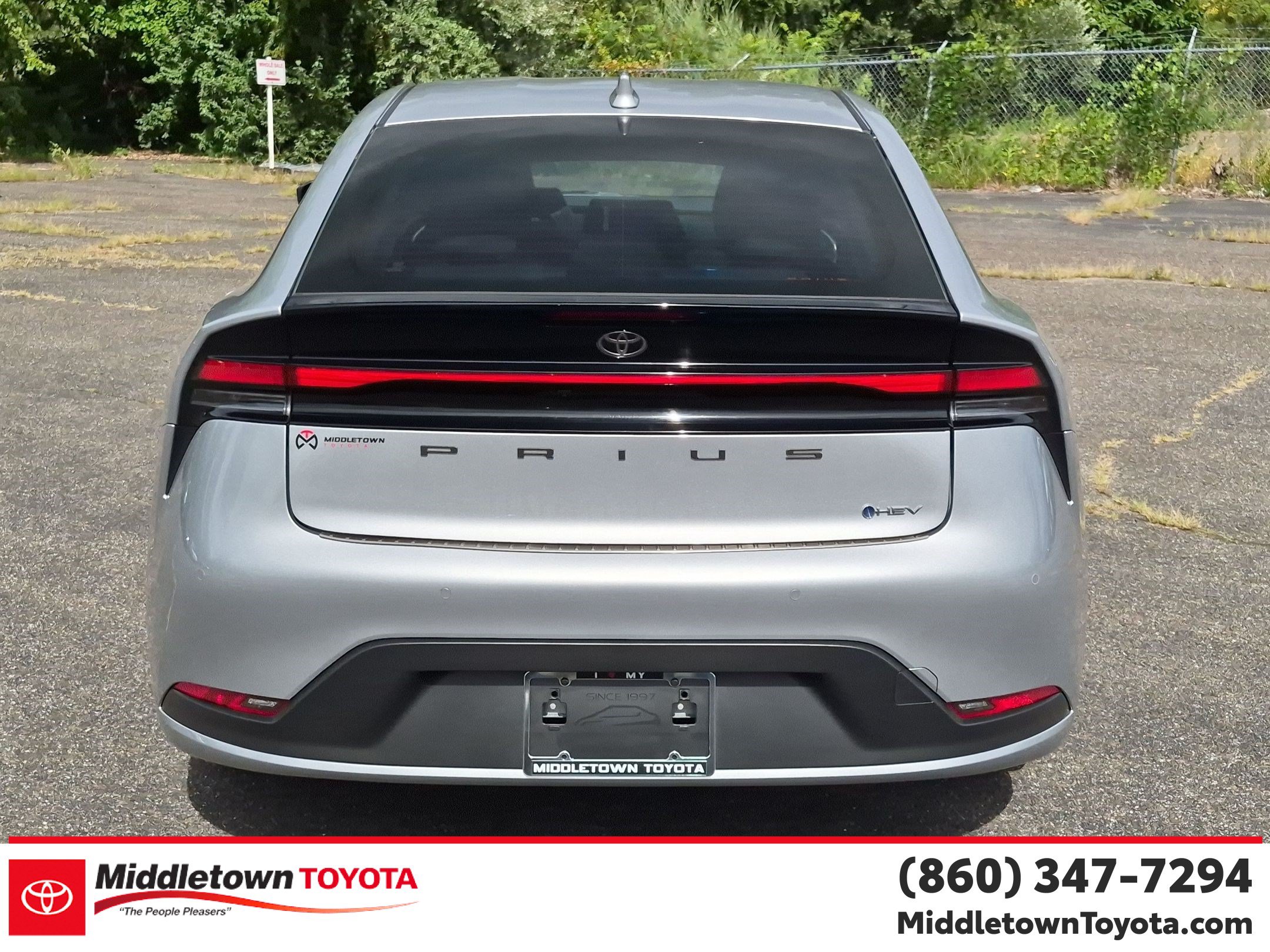 Used 2023 Toyota Prius LE FWD image 4