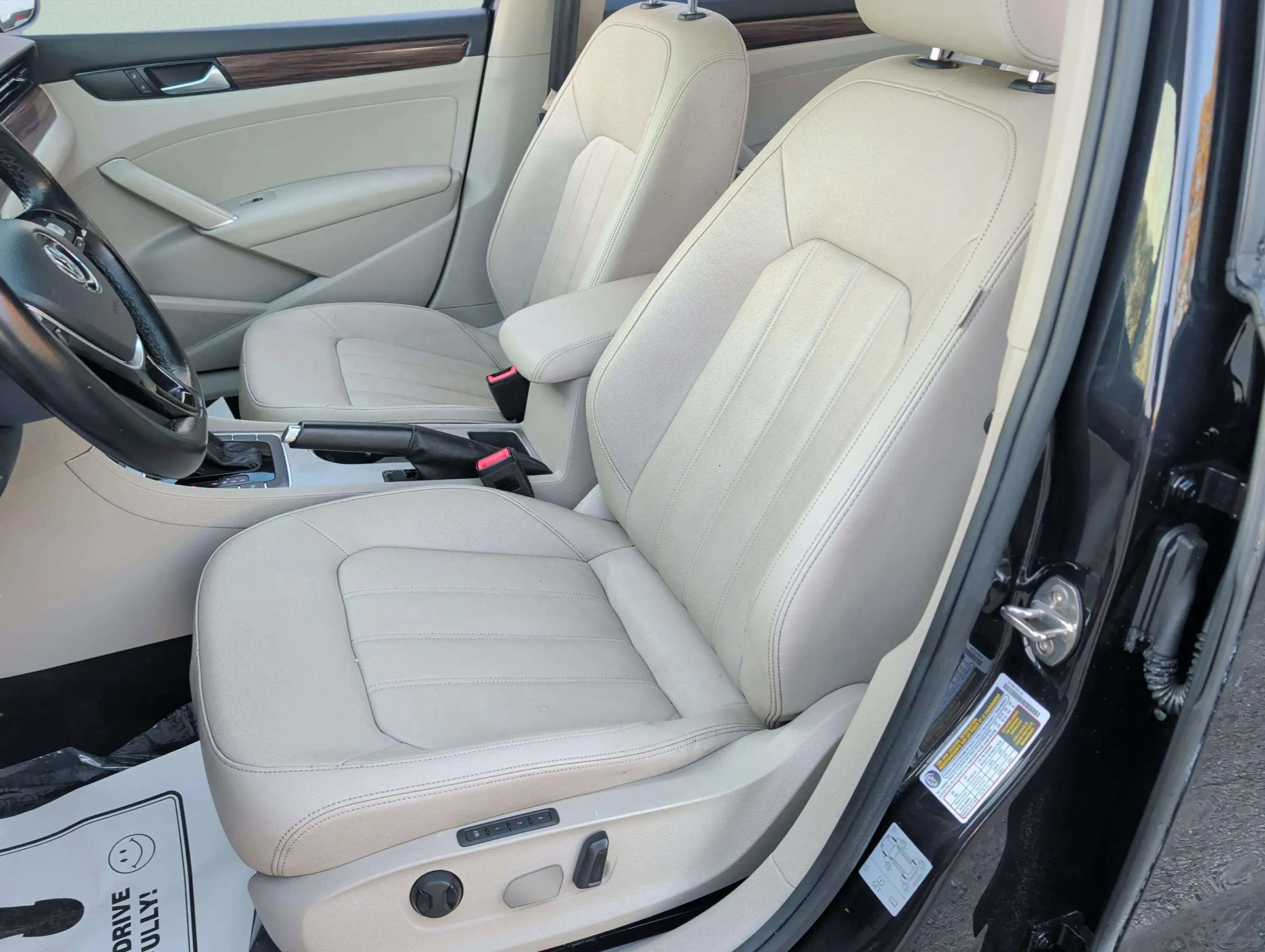 Used 2020 Volkswagen Passat 2.0T SEL image 21