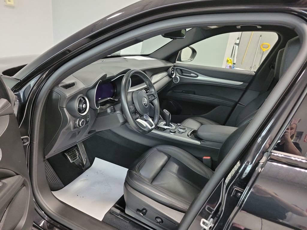 Used 2024 Alfa Romeo Stelvio Ti image 39