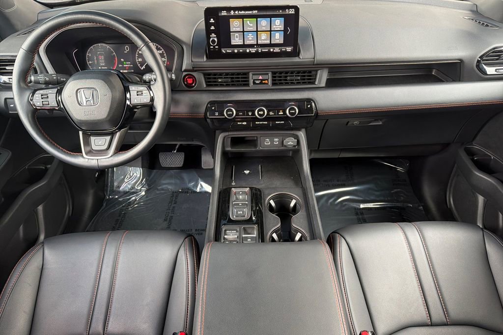 Used 2025 Honda Pilot TrailSport image 13