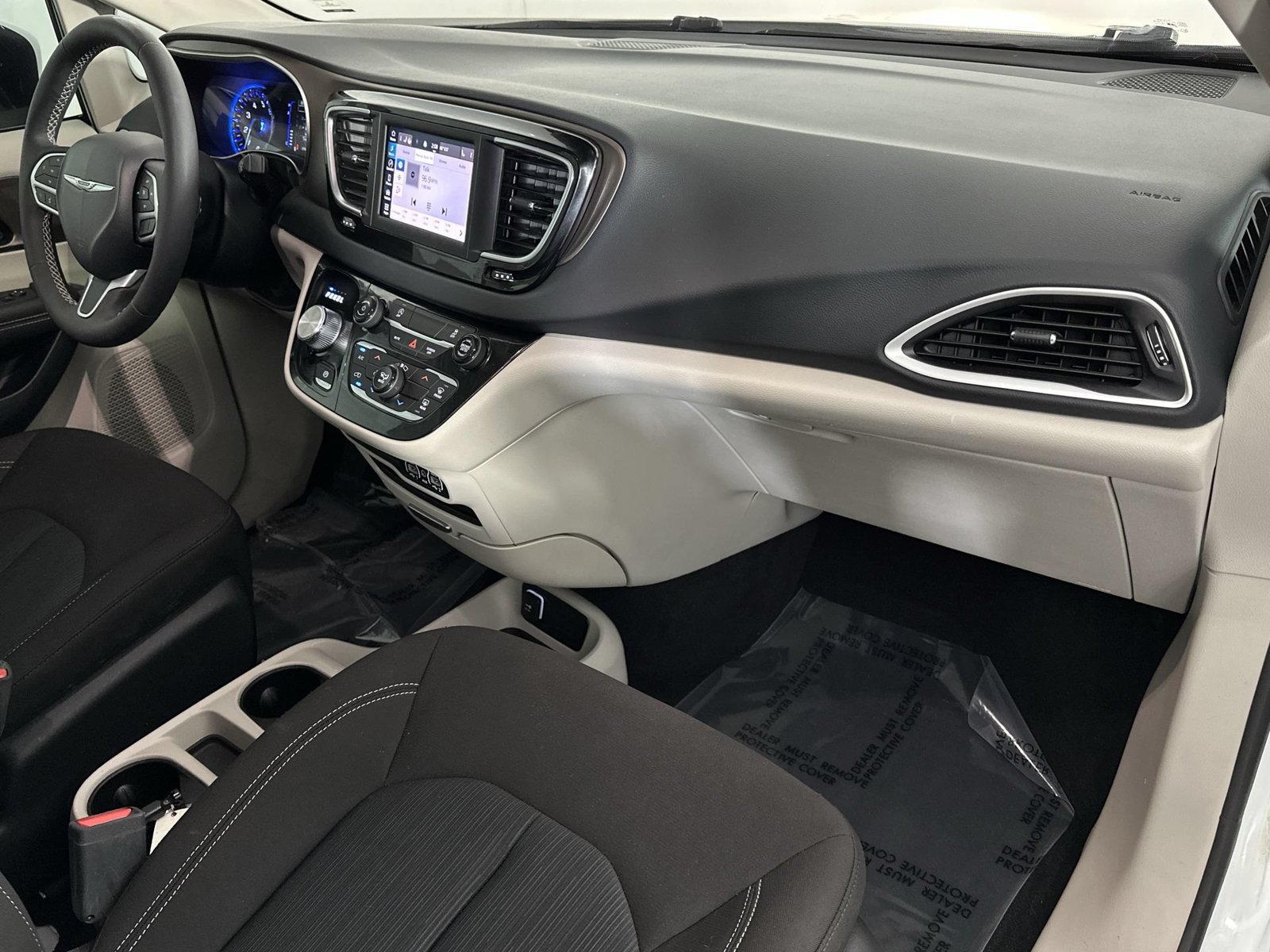 Used 2023 Chrysler Voyager LX FWD image 32