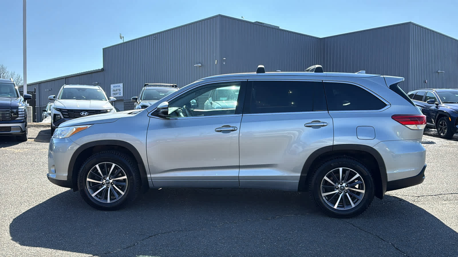 Used 2018 Toyota Highlander XLE image 4