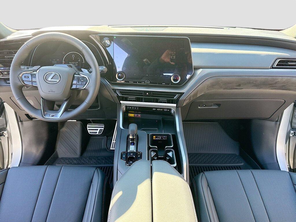 New 2026 Lexus TX 500h AWD image 3