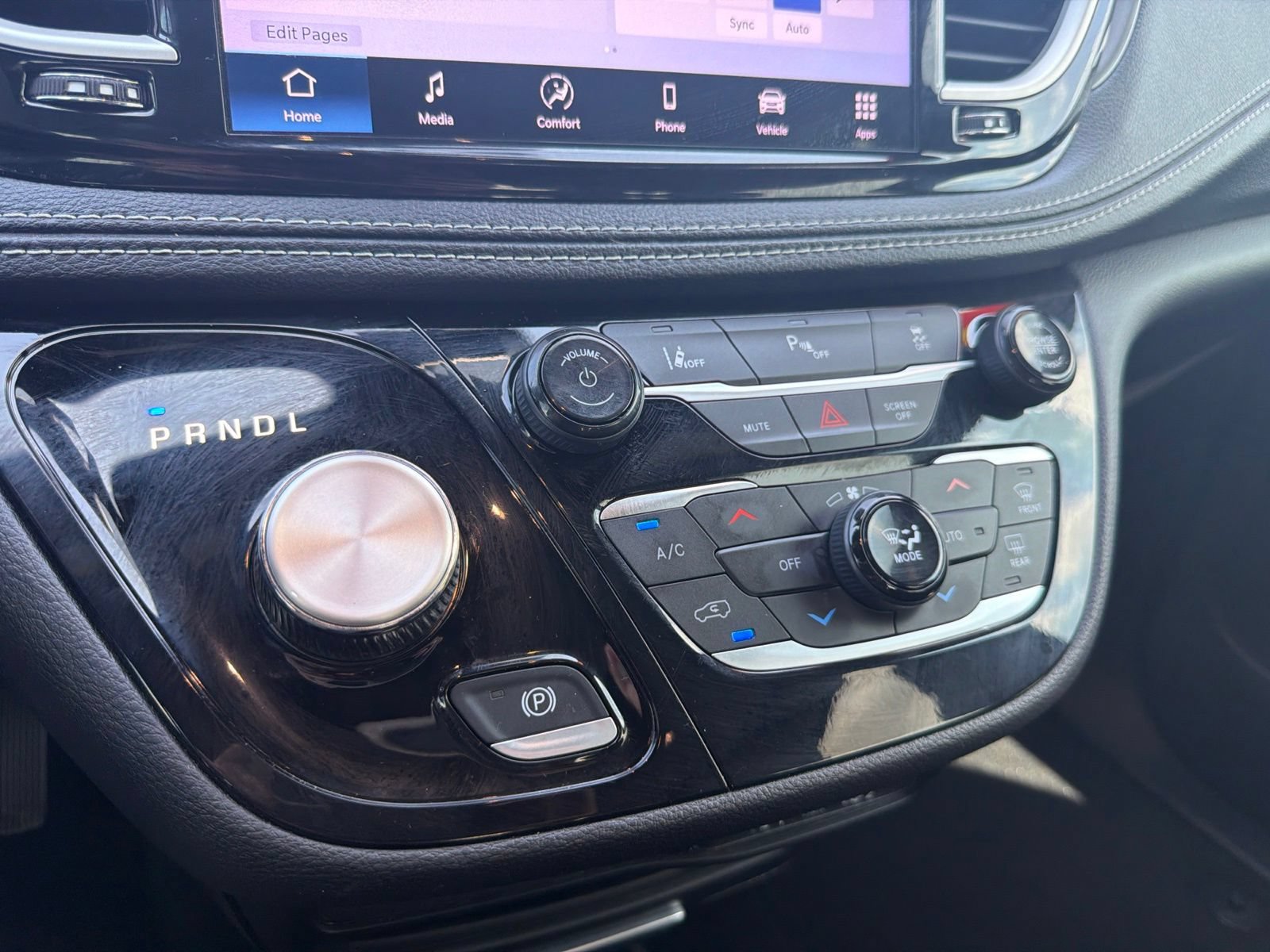 Used 2025 Chrysler Pacifica Select FWD image 28