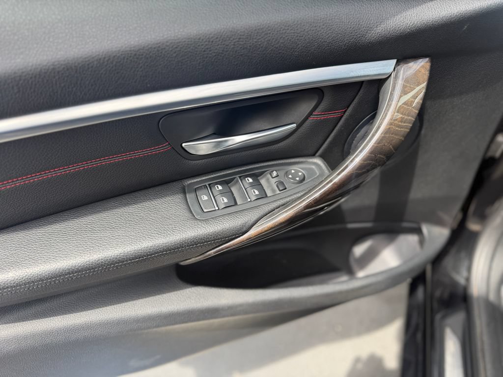 Used 2016 BMW 328i xDrive Sedan AWD/4WD image 10