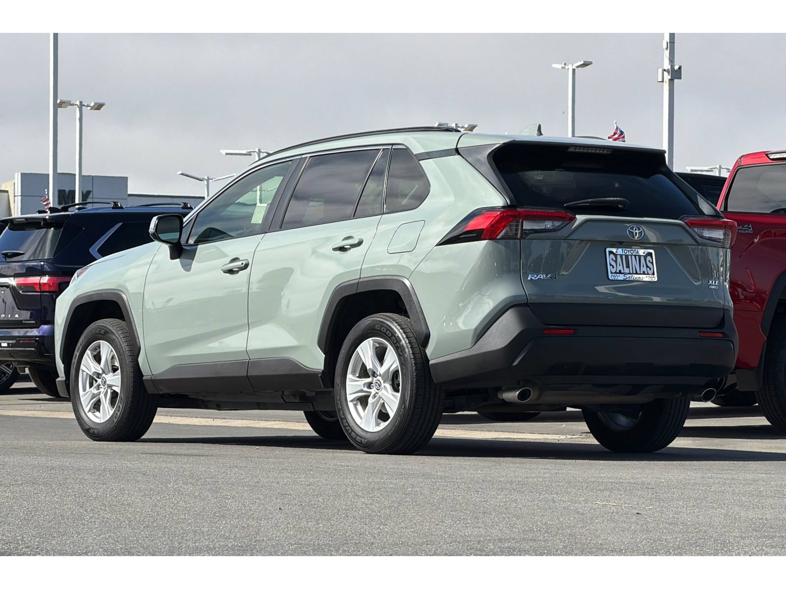 Used 2019 Toyota RAV4 XLE AWD/4WD image 6
