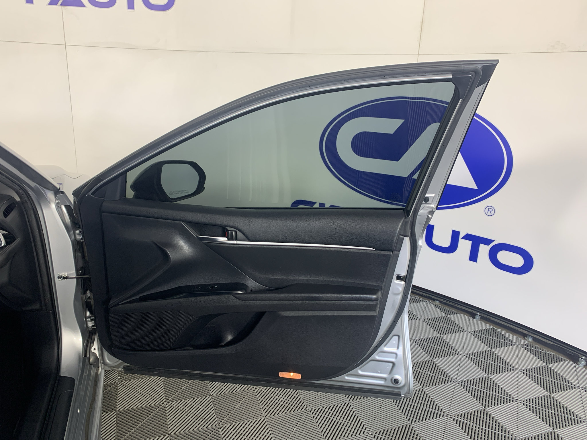 Used 2018 Toyota Camry SE FWD image 34
