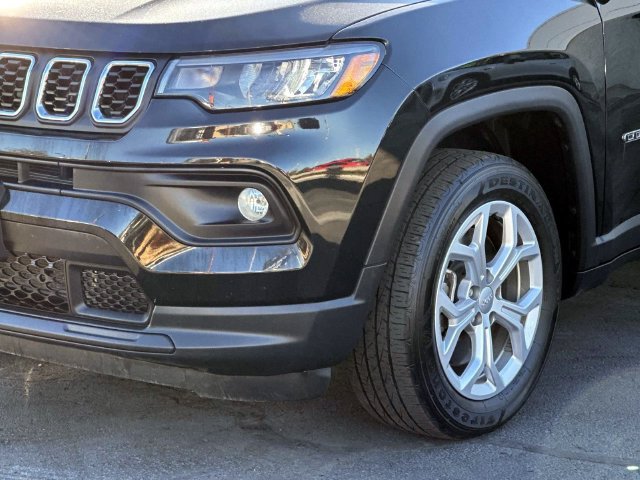 Used 2024 Jeep Compass Latitude AWD/4WD image 5
