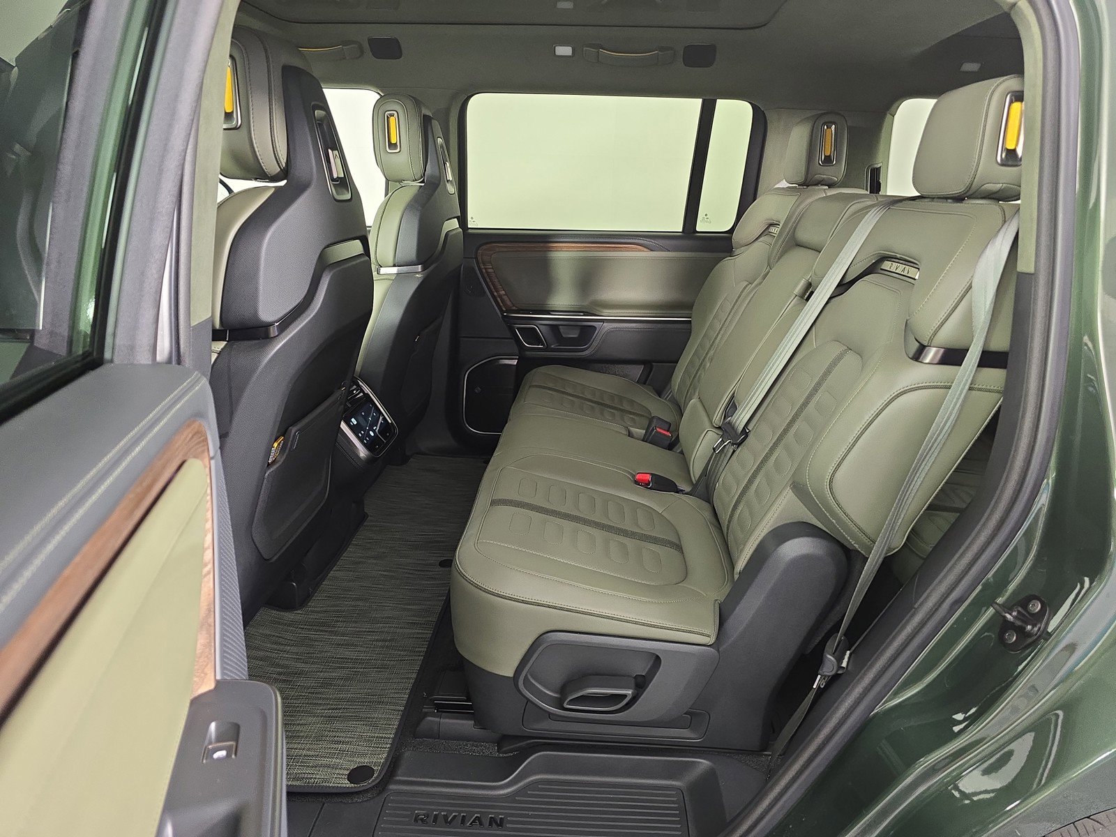 Used 2024 Rivian R1S Adventure image 21