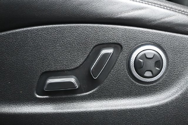 Used 2022 Genesis GV70 2.5T AWD/4WD image 8