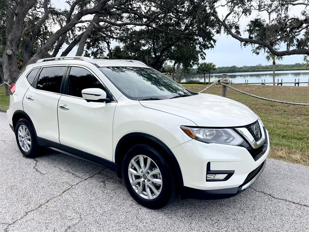 Used 2017 Nissan Rogue SV w/ SV Premium Package image 8
