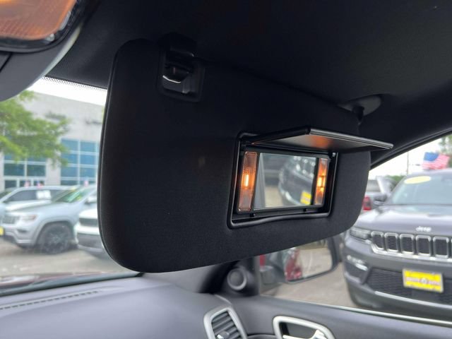 Used 2020 Jeep Grand Cherokee Laredo w/ Quick Order Package 2BN North AWD/4WD image 12