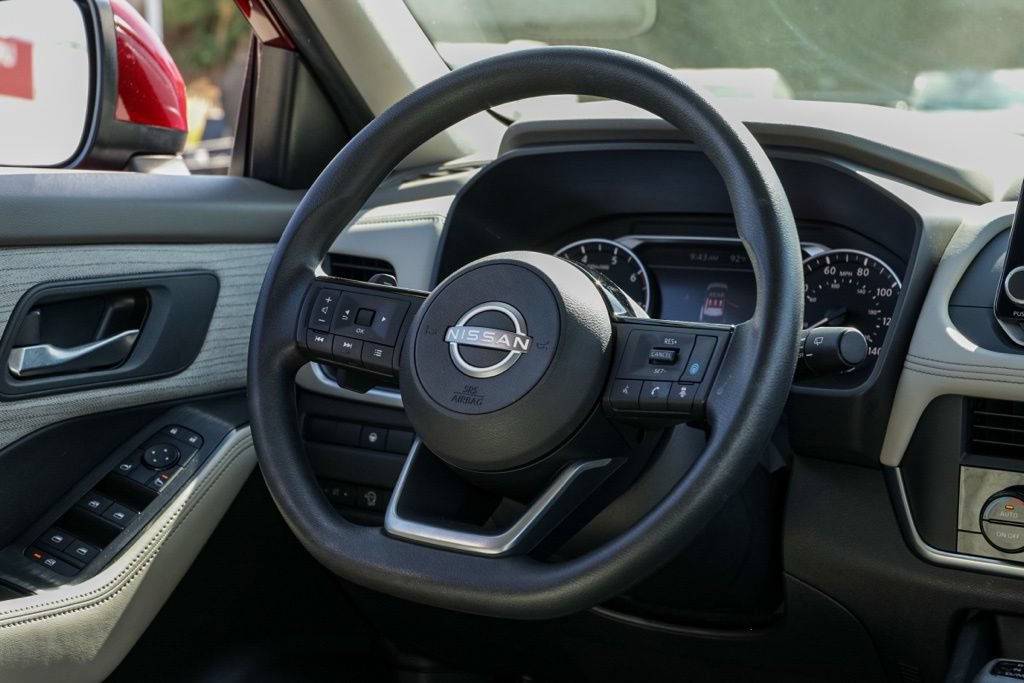 Used 2023 Nissan Rogue SV FWD image 26