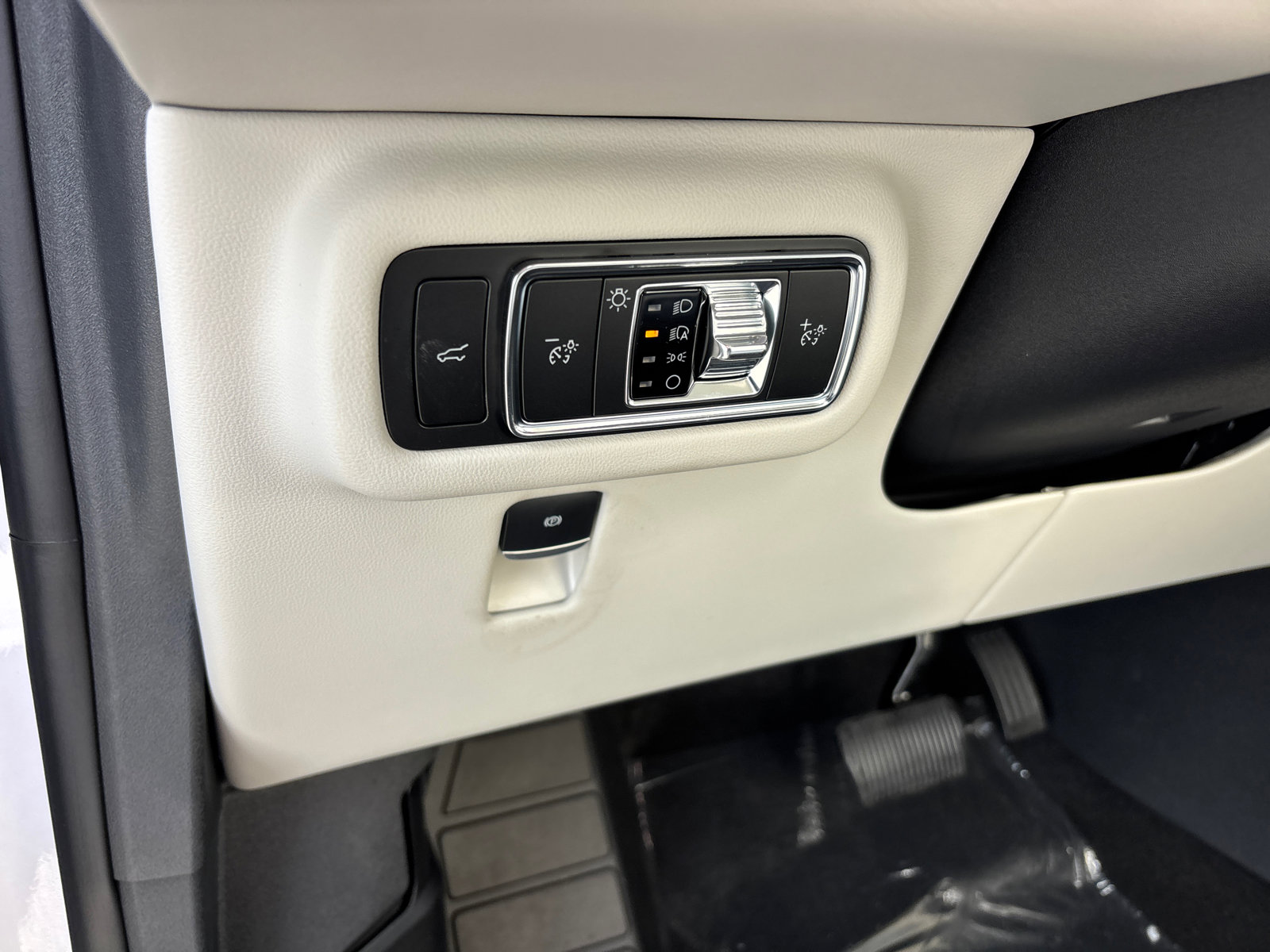 New 2026 Lincoln Nautilus Premier image 14