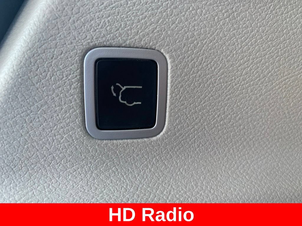 Used 2017 Chrysler Pacifica Touring-L Plus FWD image 11