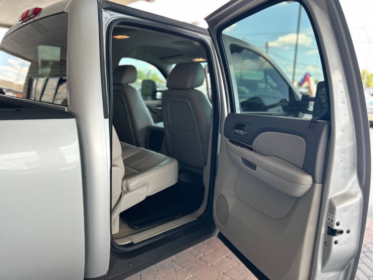 Used 2012 Chevrolet Silverado 2500 LTZ w/ LTZ Plus Package AWD/4WD image 41