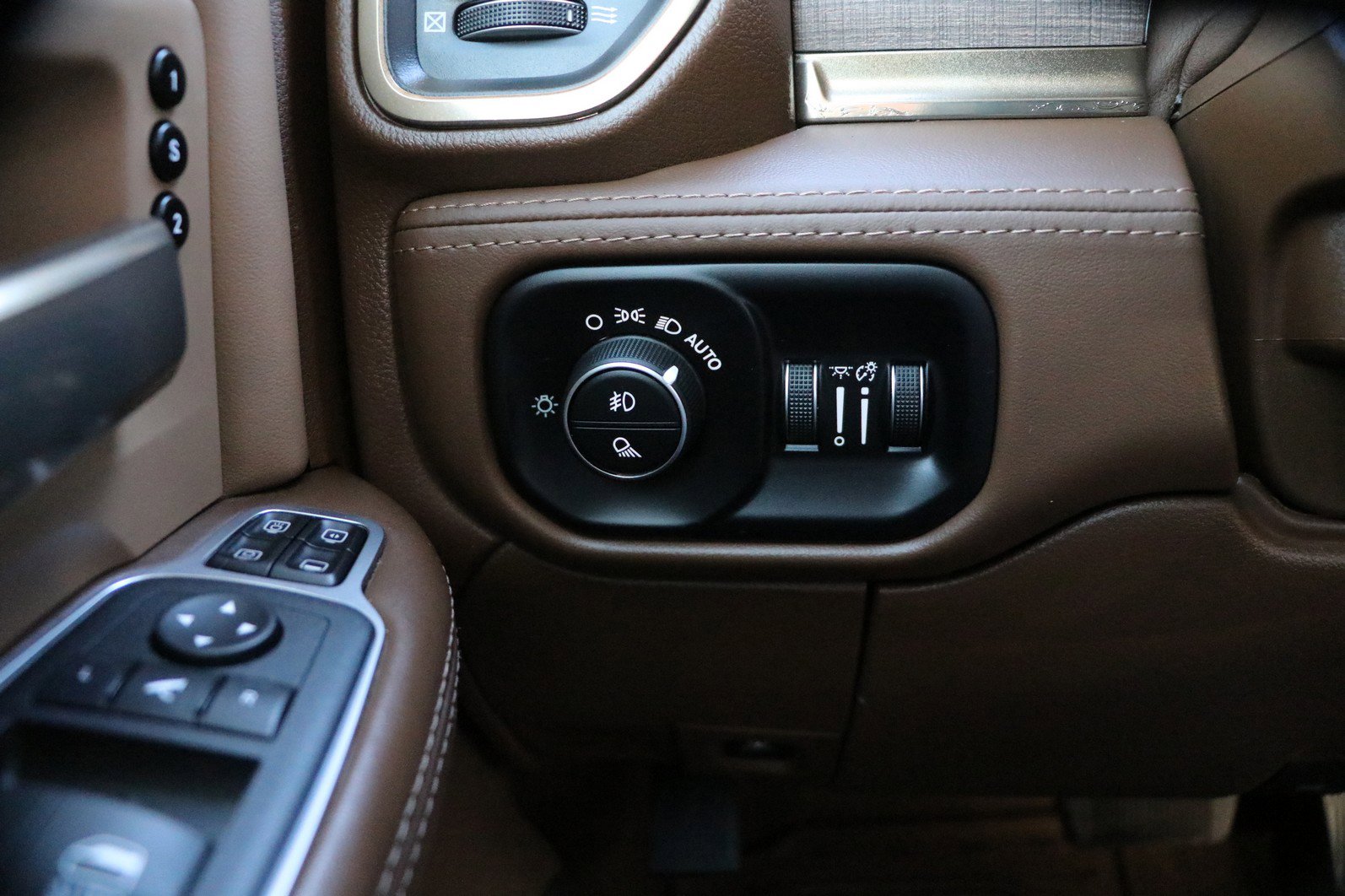 Used 2024 RAM 2500 Limited w/ Safety Group image 12