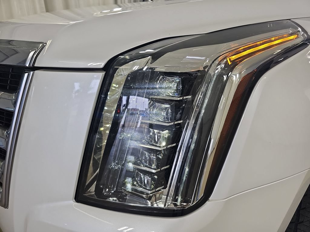 Certified 2018 Cadillac Escalade ESV Luxury AWD/4WD image 38
