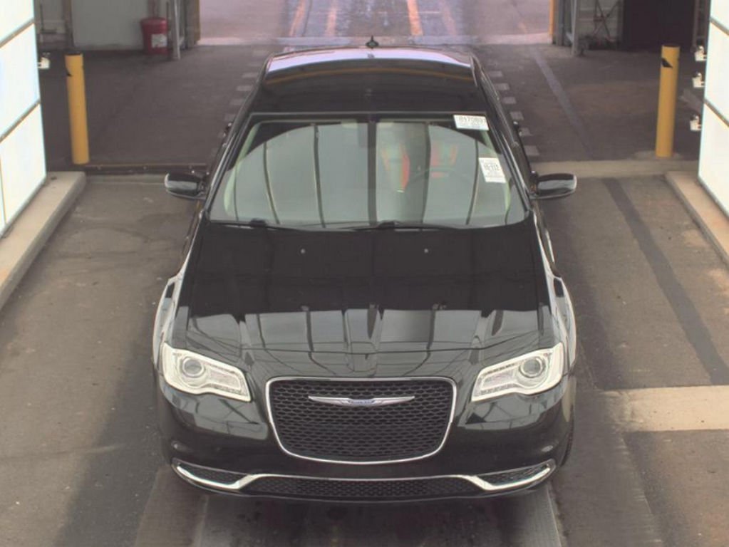 Used 2020 Chrysler 300 Touring image 2